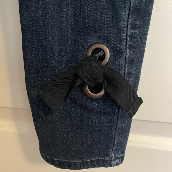 CODE BLEU Soho Skinny Jeans with ankle tie accents Sz 10 EUC - Picture 4 of 7
